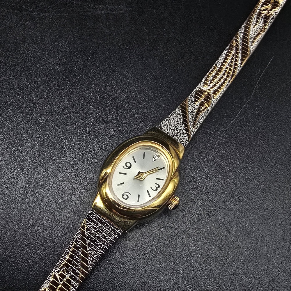 Avon Two Tone Floral Band Watch Quartz WORKS Working Vintage AV0230B